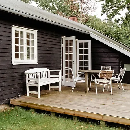 Family House For Design Lovers At Heatherhill